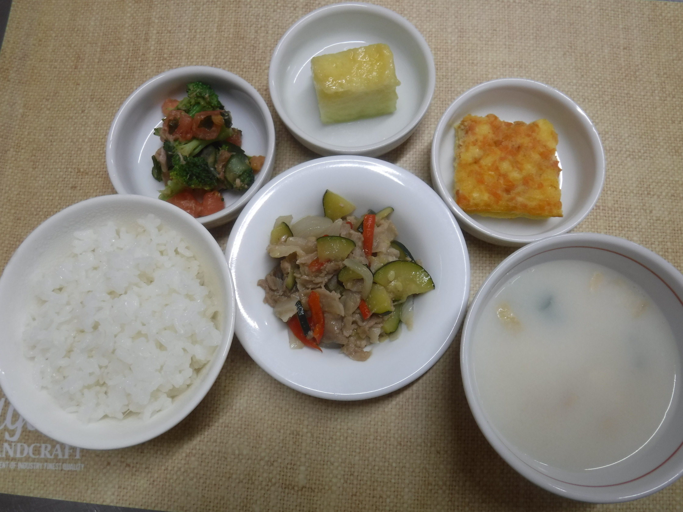 火曜日-給食