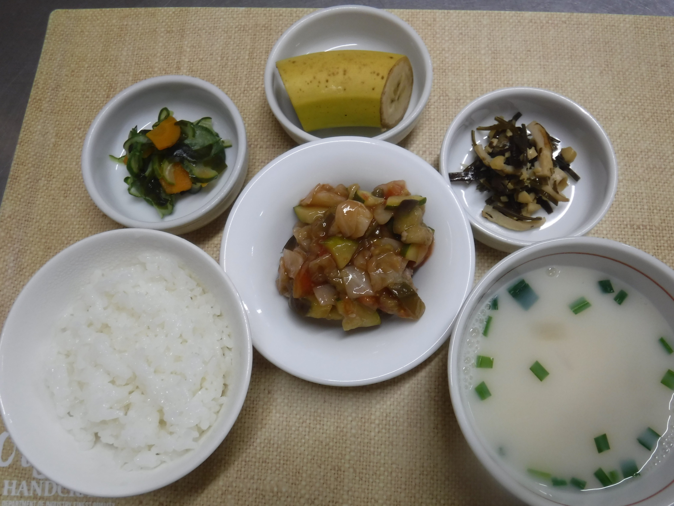 木曜日-給食